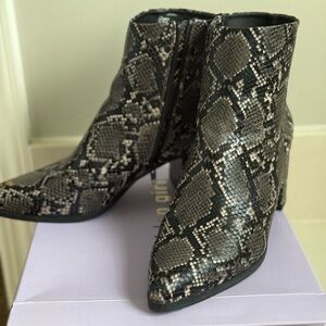 Madden girl Dafnii winter bootie sz 10 snakeskin